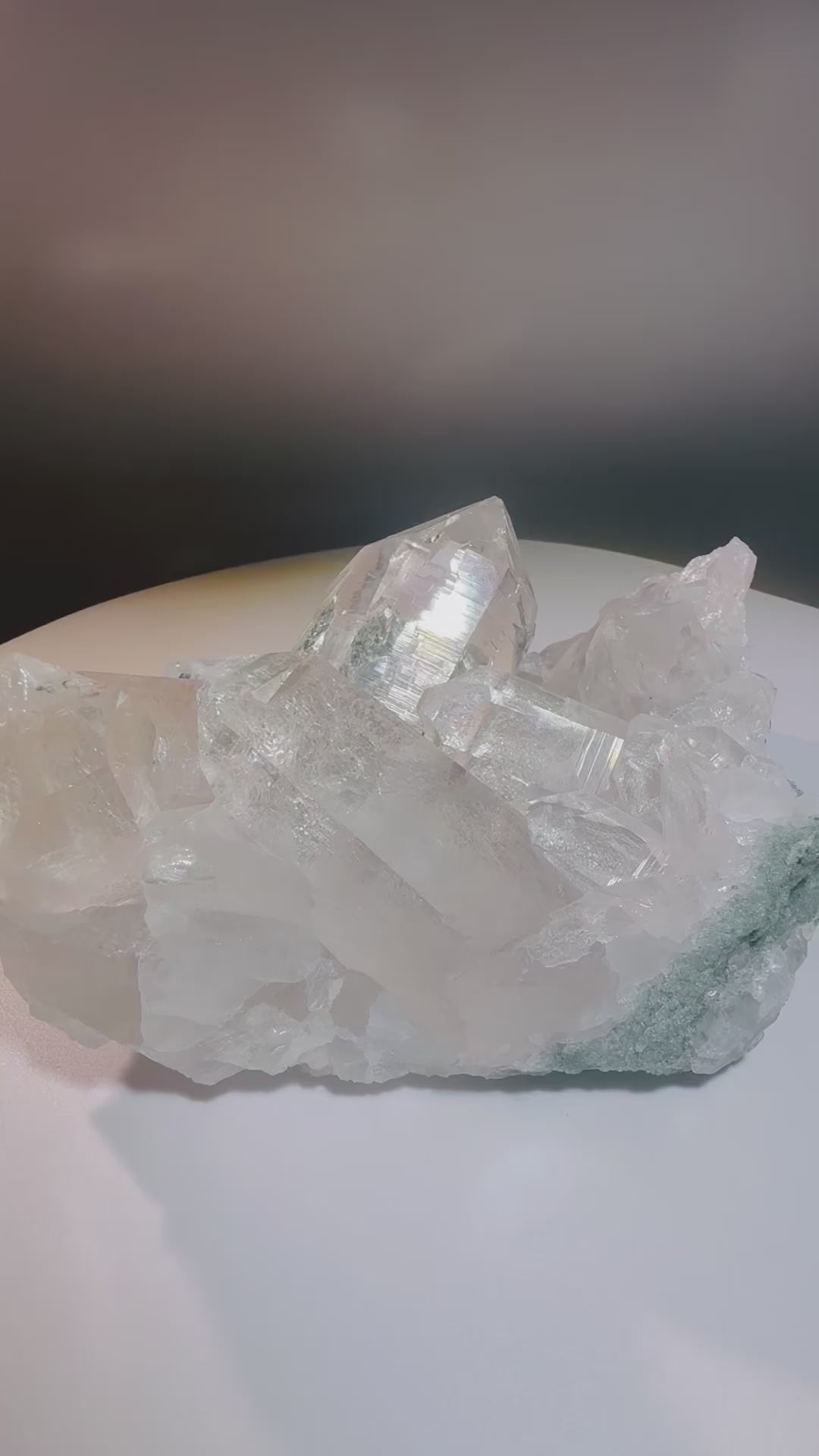 Himalaya Kristallstufe 15.5x9.5cm – Extra klarer Quarz in Museumsqualität 802g