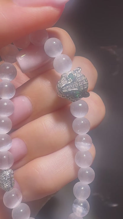 Selenit-Armband mit Pantherkopf und funkelndem Herz