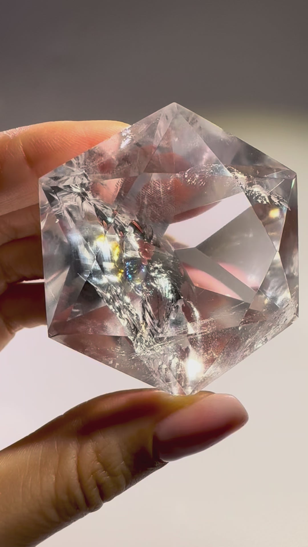 Diamantgeschliffener Edelstein – facettierter Quarz aus Brasilien – Einzelstück mit Klarheit