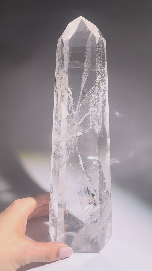 Lemurian Kristallspitze 27 cm – Extra klare Premium Qualität mit Regenbogen