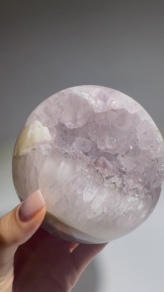 Amethyst Kugel Brasilien 9.5 cm – 1.34 kg | Phantom-Amethyst mit Pastellfarbe 