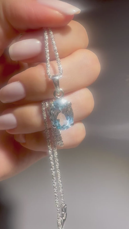 Blau-Topas Anhänger 925 Silber – Facettierter Ovalschliff