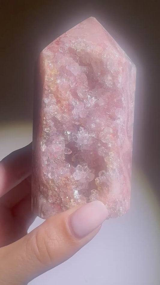 Pink Amethyst with fine green veins & flower-like crystals, 11 cm, 467 g – from Soledade, Brazil