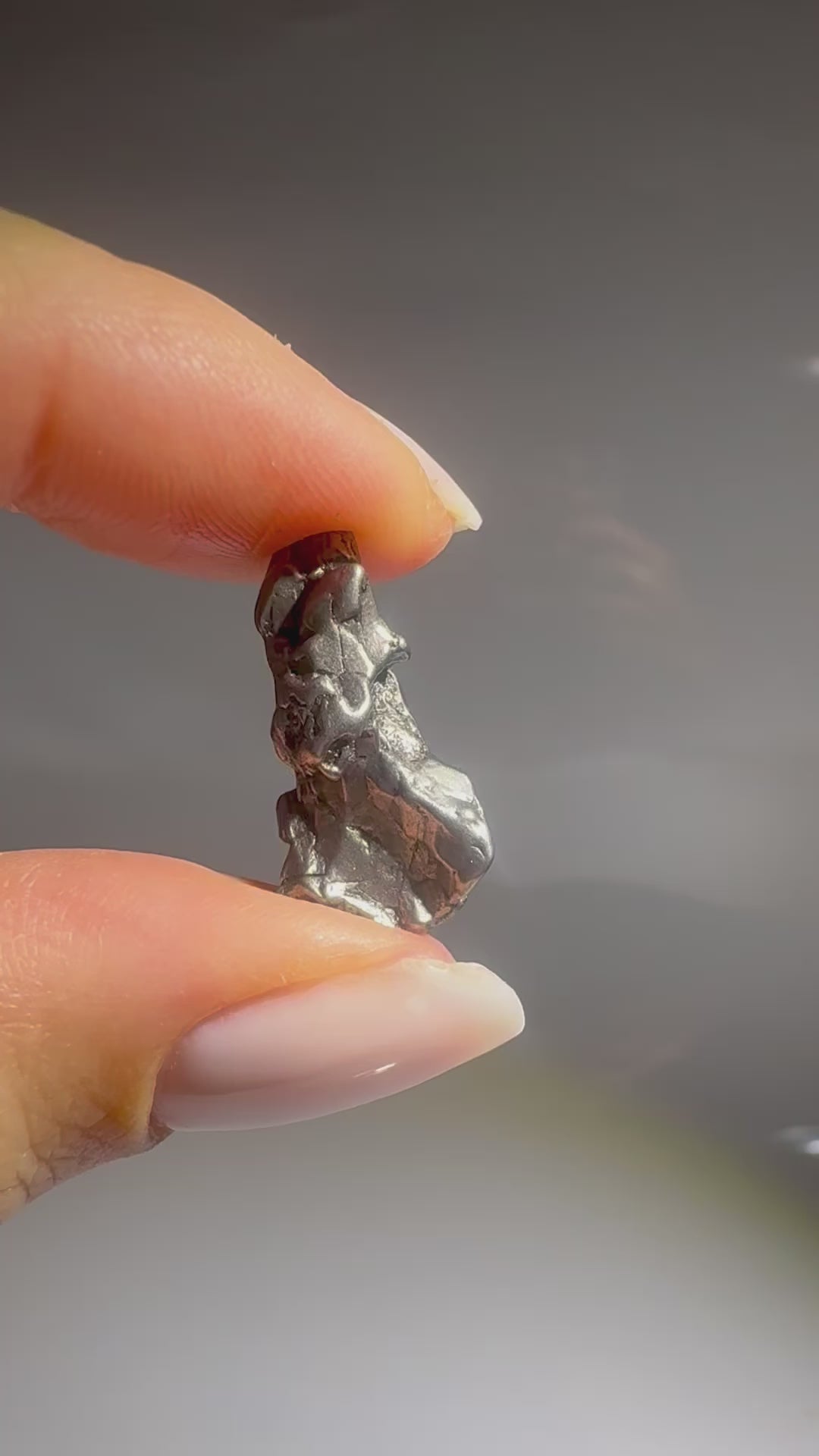 Seltene Sternschnuppe aus dem All. Echter Meteorit mit kosmischer Energie & himmlischer Kraft – Symbol für Ursprung und Unendlichkeit. Kaufen