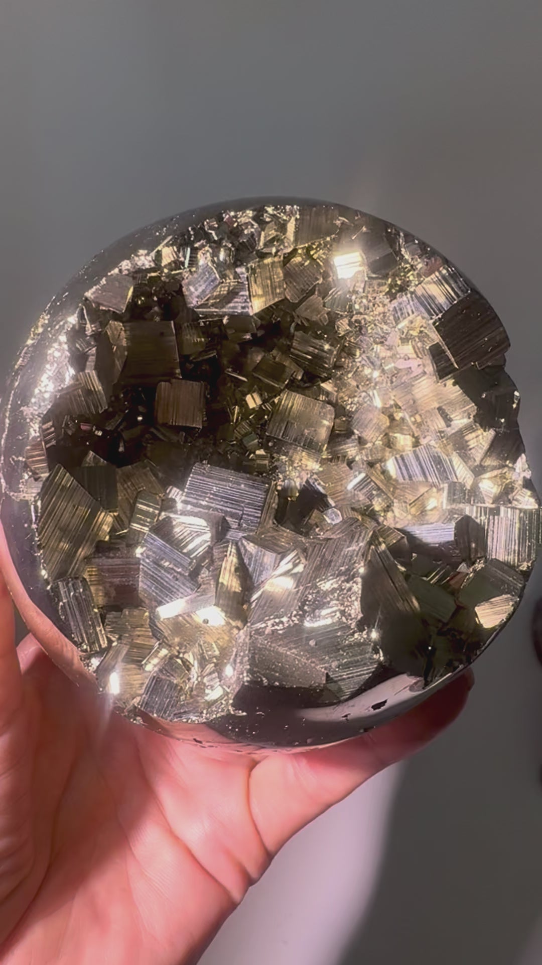 Goldener Pyrit Edelstein Heilstein Kugel XXL 10 cm 1,86 kg