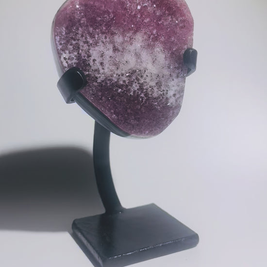 Seltener roter Achat 9,2 x 8,5 cm mit Ständer