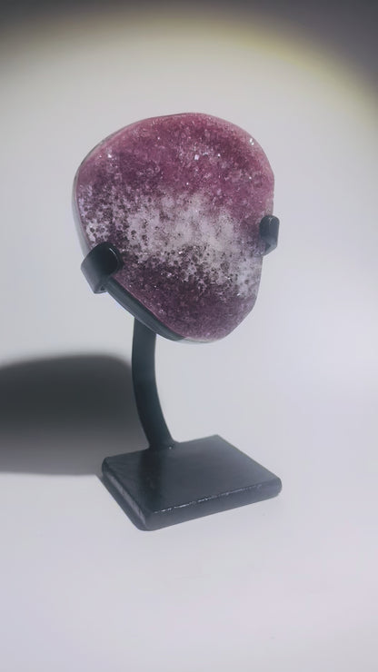 Seltener roter Achat 9,2 x 8,5 cm mit Ständer