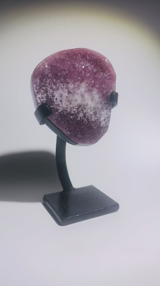 Seltener roter Achat 9,2 x 8,5 cm mit Ständer