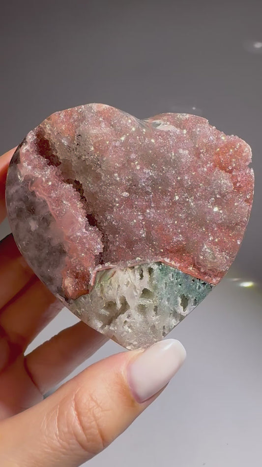 Rainbow Amethyst Herz 7,6 cm – Rote Doppelkristallisation in Premium Qualität