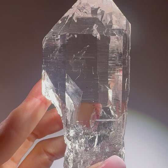 11 cm Himalaya-Quarz, 299 g – Museumsqualität mit Lichtenergie & Klarheit