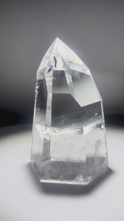 Lemurian Kristallspitze 12,6 cm – 815 g 🌈 Extra klar mit Regenboge