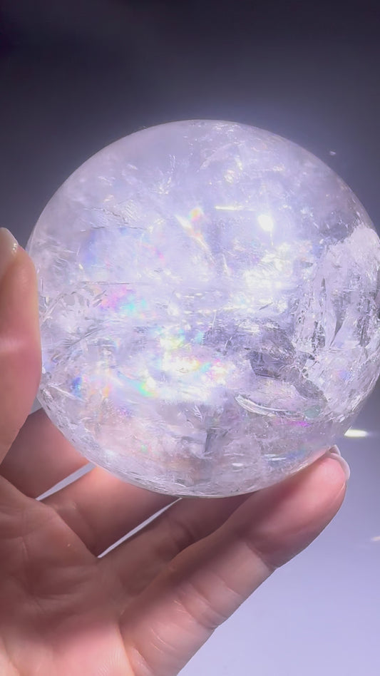 Lemurian Bergkristallkugel 7.4 cm – Extra Qualität mit Regenbogen ✨