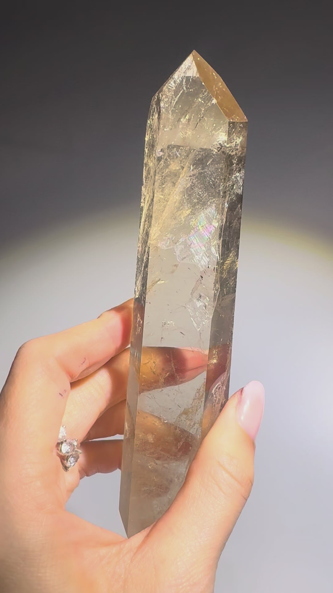 Ultraklare Citrin Kristallspitze 15 cm 223 g mit natürlichem Regenbogen Effekt