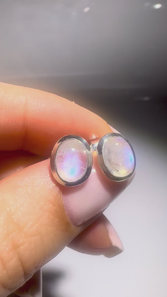 Mondstein Ohrring Stecker 10 mm – Regenbogenmondstein in 925 Silber ✨