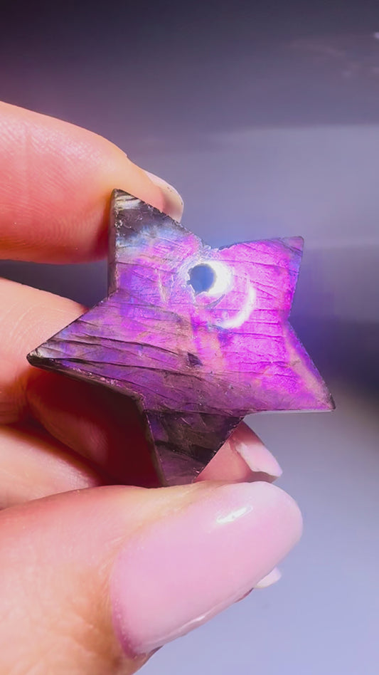 Labradorit Stern 2.8 cm – Pink & Lila Flash | Handgeschliffen mit Bohrung