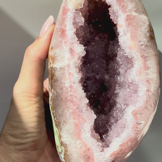 Pinke Rainbow Amethyst Druse 17,5 cm mit rosa Kristallen und 1,52 kg Gewicht