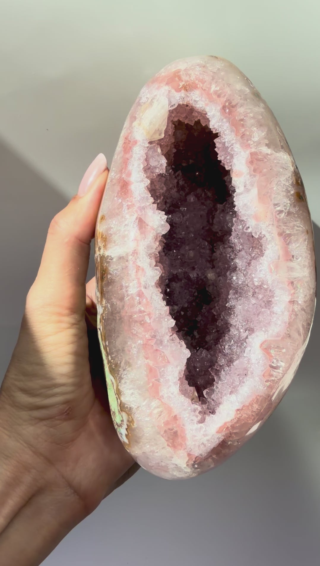 Pinke Rainbow Amethyst Druse 17,5 cm mit rosa Kristallen und 1,52 kg Gewicht