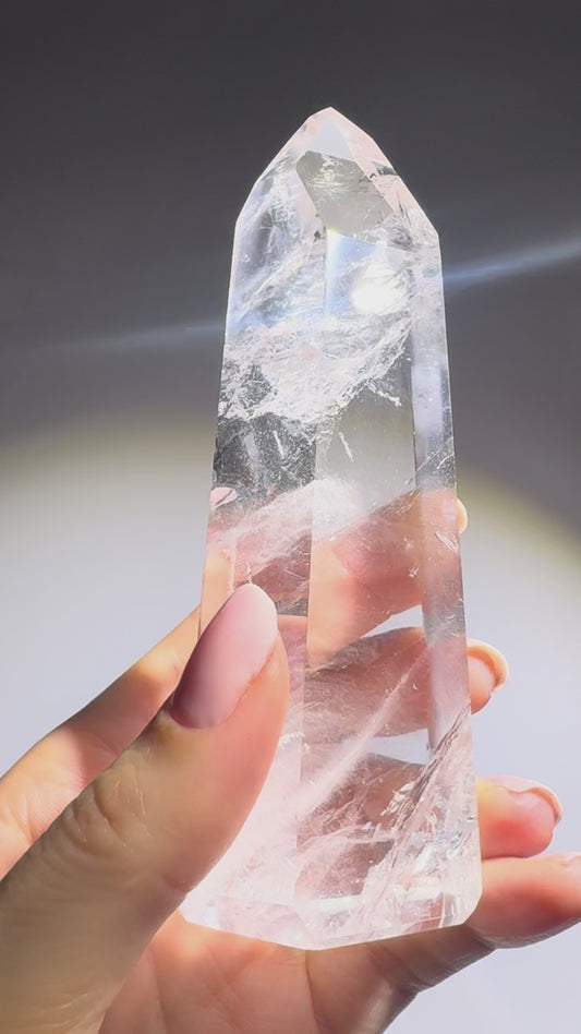 Exklusive Bergkristallspitze 12 cm aus Brasilien – Strahlendes Feuer & absolute Klarheit