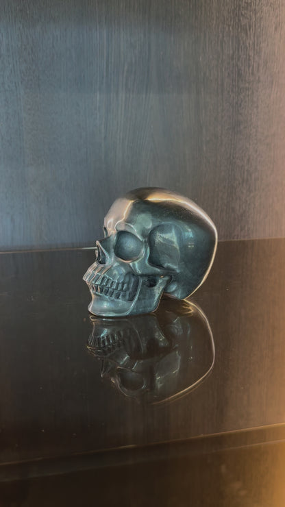 Super realistischer Totenkopf aus Hämatit Kristall - 12cm, 2.69kg