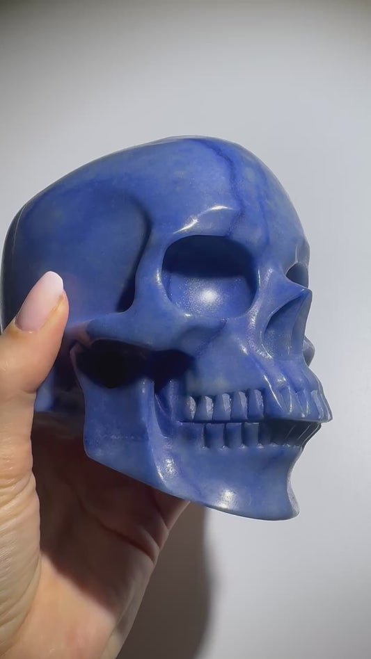 Blauer Aventurin Totenkopf – Realistische Kristallskulptur – 12cm, 1A Handarbeit