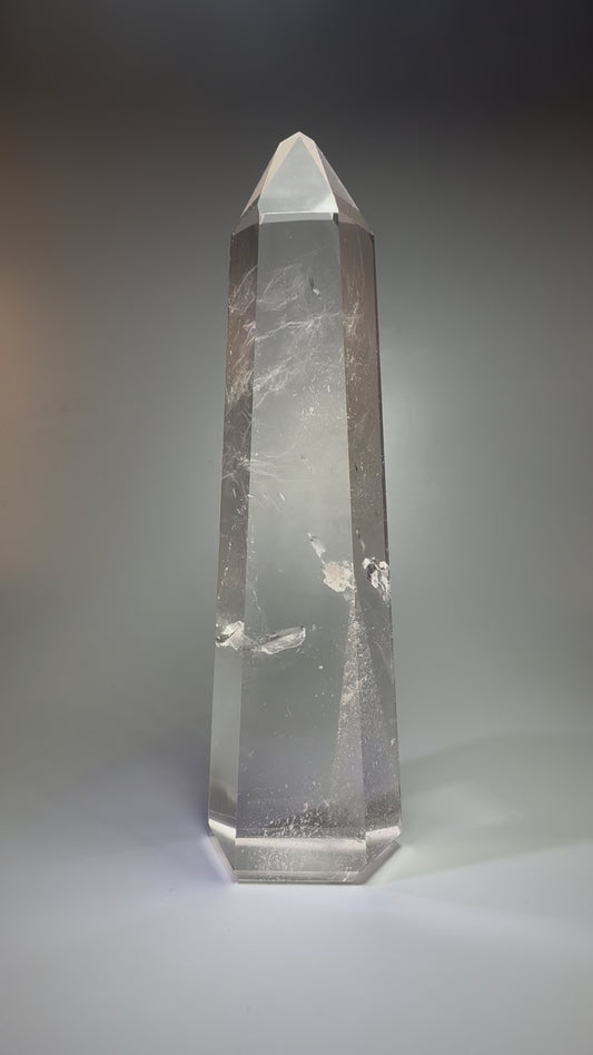Glasklare Bergkristallspitze – 1.25 kg Kristall in 1A-Qualität