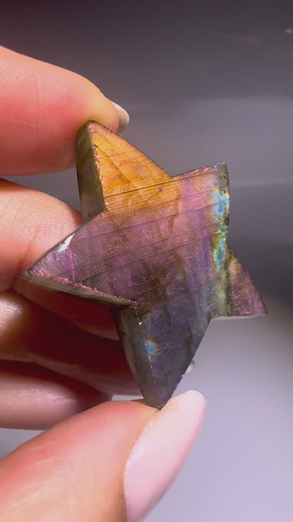 Labradorit Stern 3.7 cm – Magischer Pink-Lila Schimmer