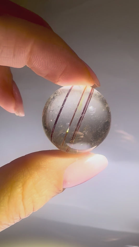 Bergkristall (komplett klar) Kugel mit Kupfer Rutil Nadeln 🖤 -2.4cm