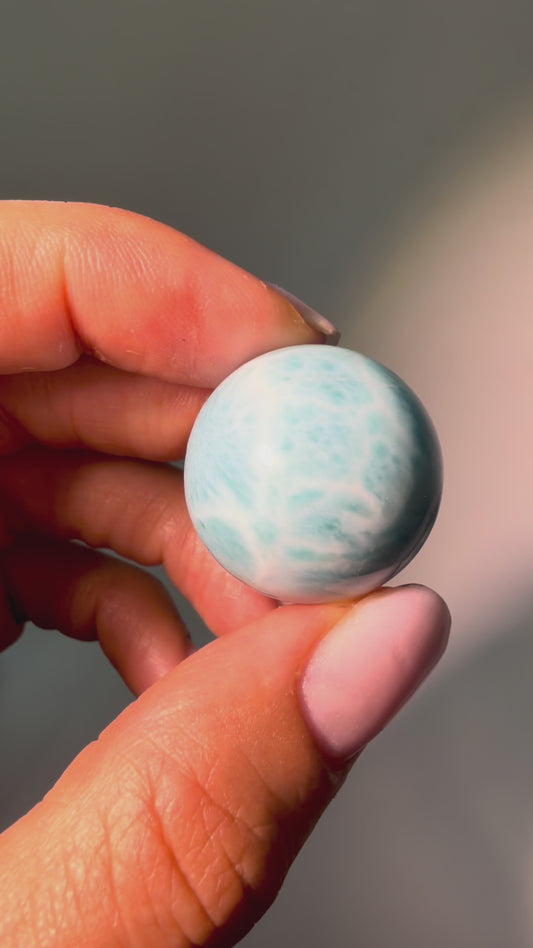 Premium Larimar Kugel 2,3 cm (21 g) – Karibischer Edelstein der Ruhe & Harmonie