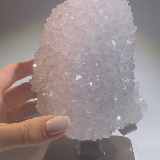 Schneeweiße Quarzblüte aus Uruguay – Stalaktitspitze jetzt kaufen