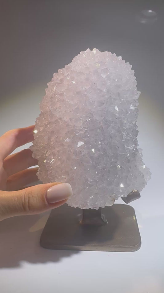 Schneeweiße Quarzblüte aus Uruguay – Stalaktitspitze jetzt kaufen
