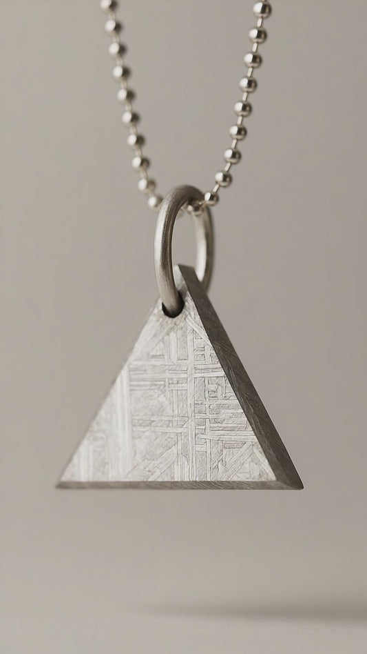 Meteoriten-Dreieck aus Muonionalusta – 4,5 Milliarden Jahre alt