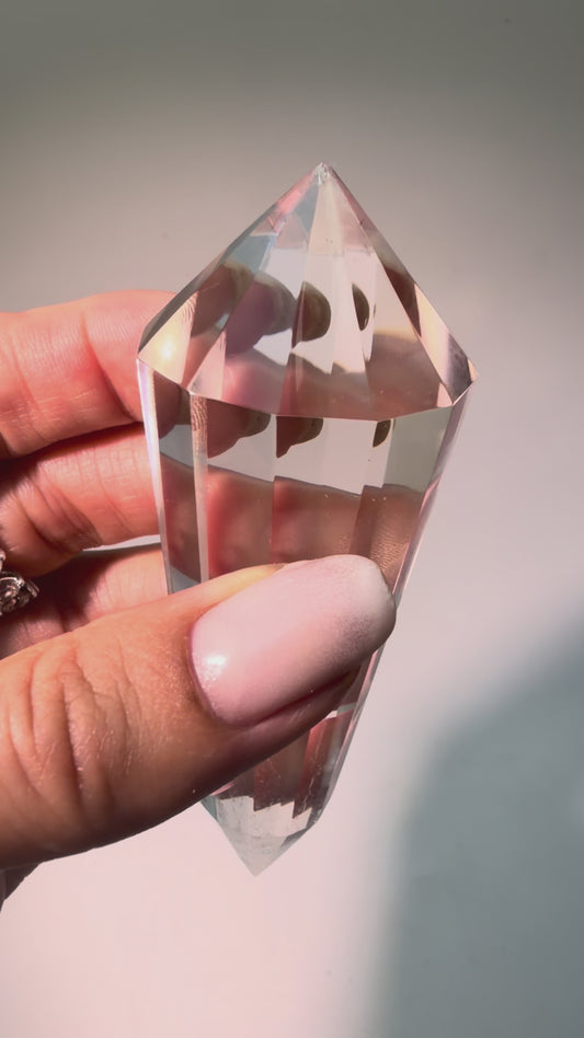 Ultraklarer Lemurian Vogel Cut Crystal, 12 Facetten nach Dr. Marcel Voge 9,7 cm, 105 g
