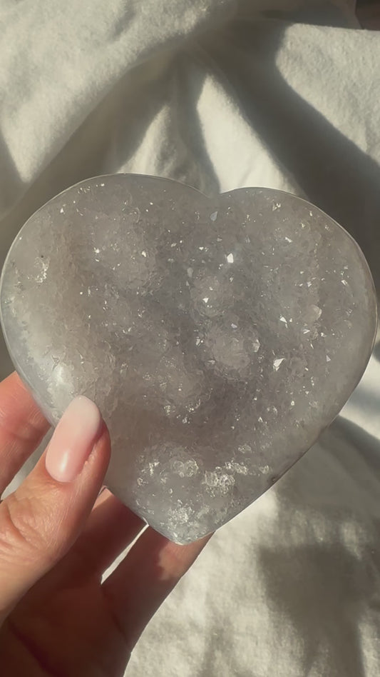 Weißes Rainbow Amethyst Herz – 9,8 cm, 431 g 💎✨ Traumstück aus Uruguay