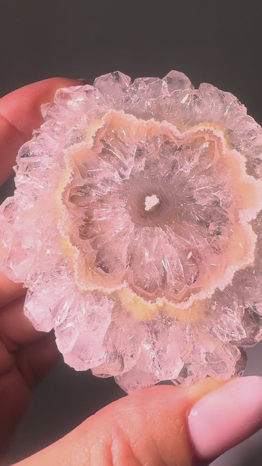 Amethyst Sonnen/Stalaktit Weiss & Gold mit Regenbogen Uruguay 7.5 cm symmetrisch