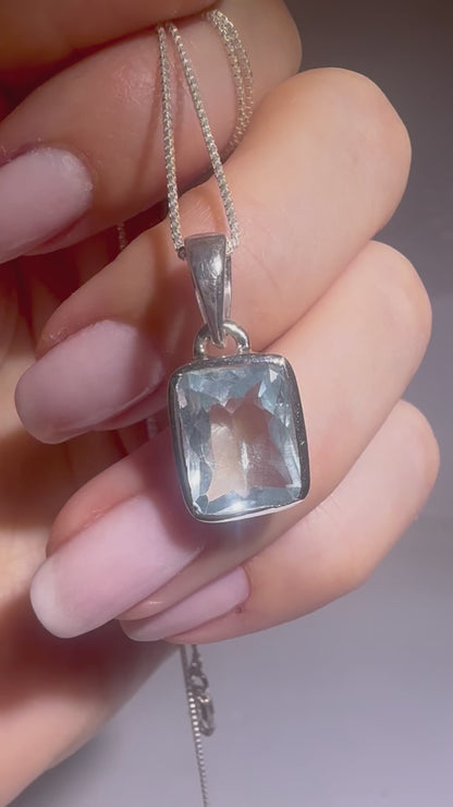 Elegant aquamarine pendant – faceted clarity in 925 silver 💎
