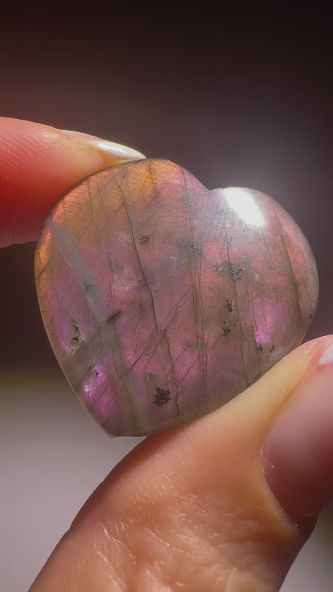 Labradorit Herz 2.6 cm – handmade mit pink-gold-lila Flash – seltener Edelstein aus Indien