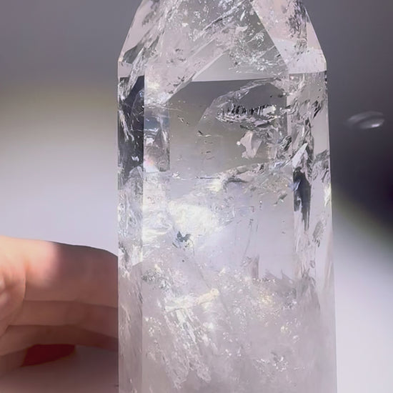 Brasilianischer Lemurian Kristall roh geschliffen – 739 g Sammlerstück