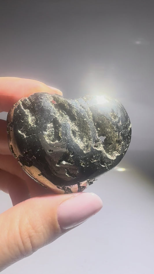 Schönes Pyritherz 5cm aus Peru – 1A Qualität für Erfolg & Wohlstand