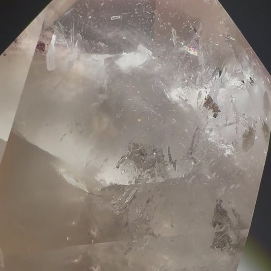 Pink Lithium Kristall aus Brasilien – 11 cm, 835 g, mit rosa Einschlüssen & Phantomen