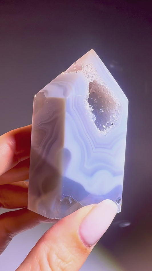Achat-Spitze 7 cm Weiss-Blau – Brasilien | UNIQUE CRYSTALS
