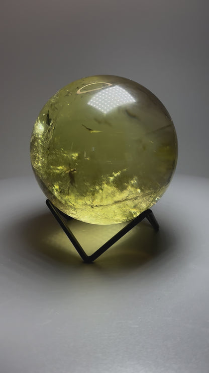 Sphère de citrine exclusive très claire - 9 cm, 1,05 kg 