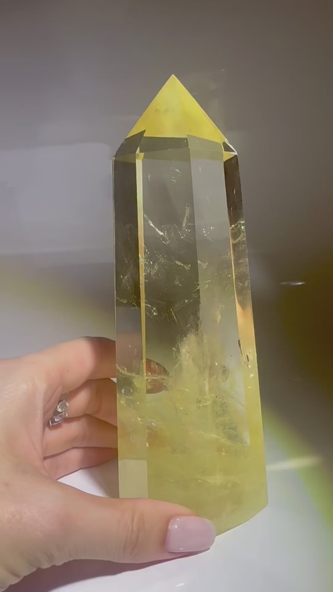 Natürlicher Citrin Kristall · 16 cm Spitze · Glasklar mit Phantomlinien