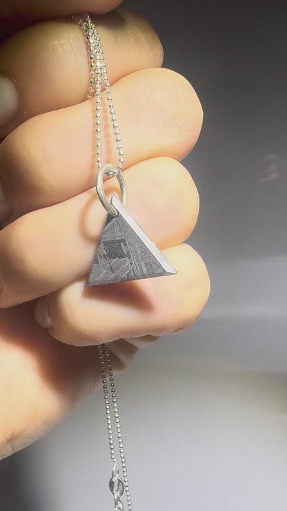 Meteoriten-Dreieck aus Muonionalusta – 4,5 Milliarden Jahre alt