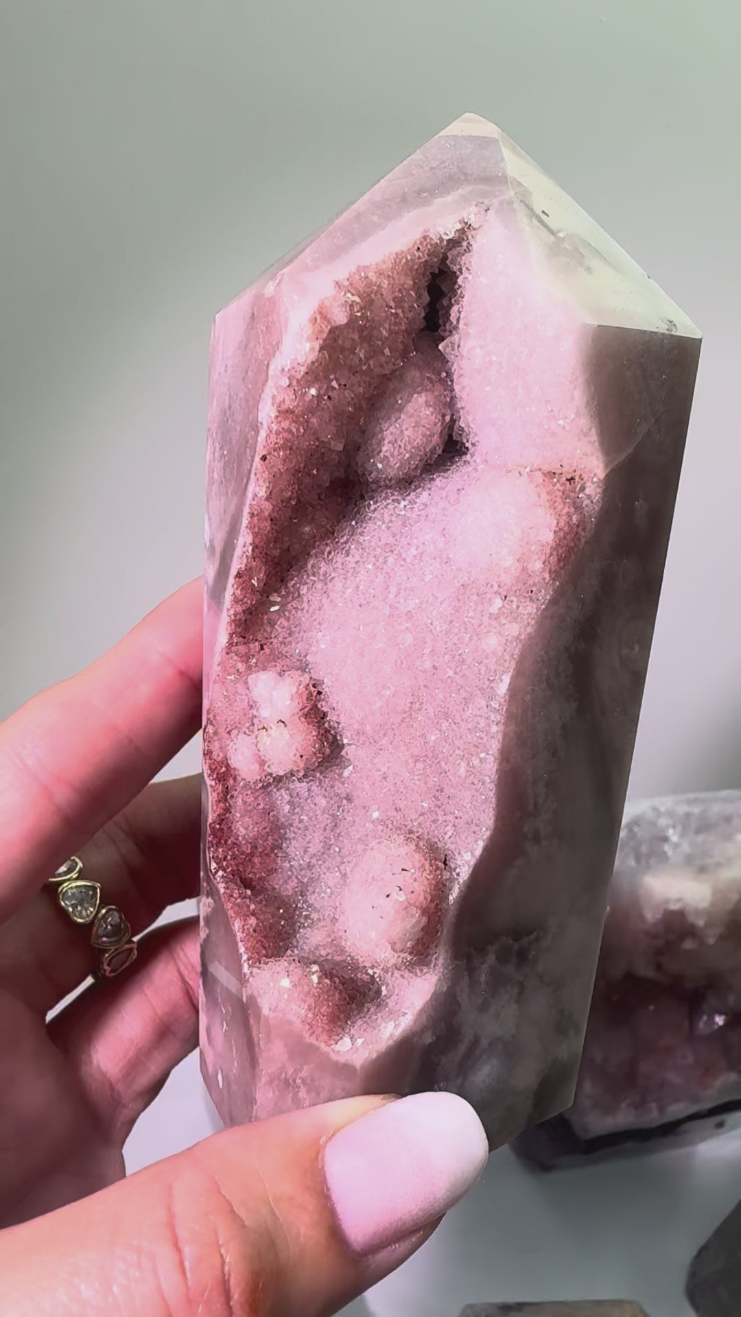 Einzigartige Pink-Amethyst-Spitze mit rosa Kristallen und seltenen Bubble-Kristallen