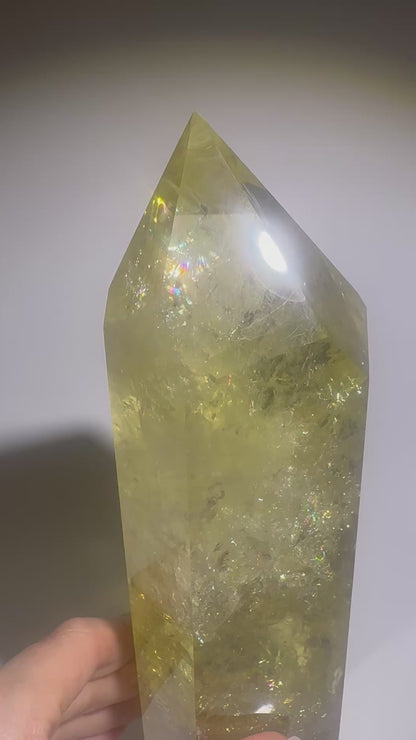 Riesiger Citrin mit Phantomschichten und Regenbogen - 21cm, 1.6kg