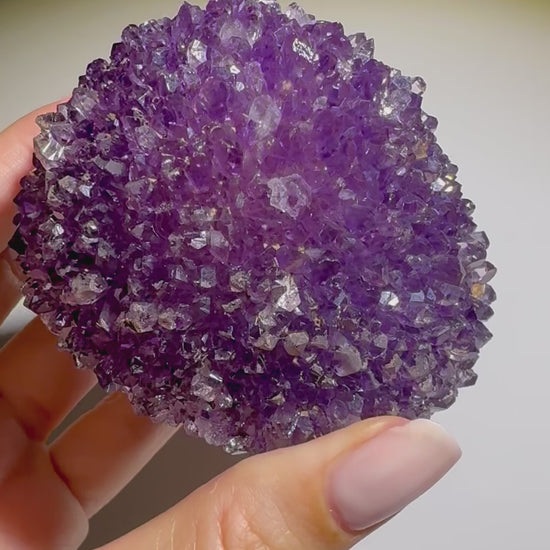 Tiefviolette Amethystblüte aus Uruguay – 7,4 cm Stalaktit Kristall kaufen