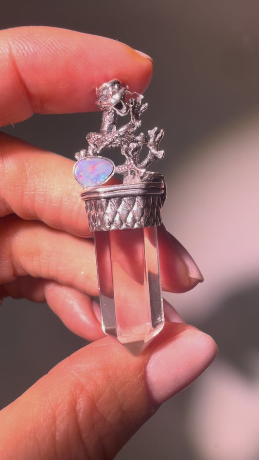 Drachenanhänger mit Opal und Lemurian Bergkristall, 925 Silber