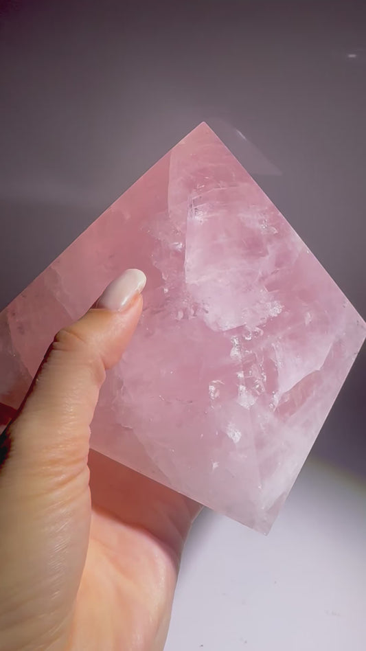 Rosenquarz Pyramide Brasilien | Herzchakra Stein für Harmonie