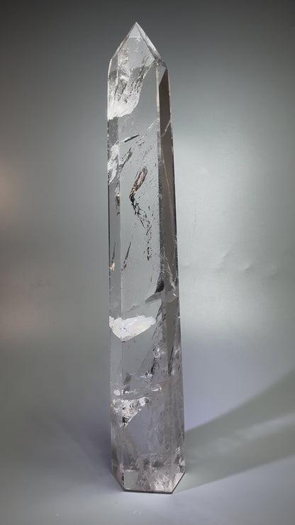 Grosse, klare Bergkristallspitze mit 1.36 kg aus Brasilien