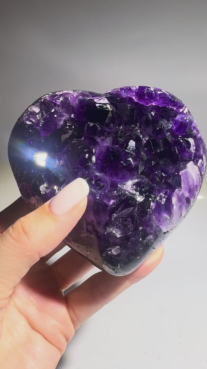 Exklusives Amethyst Herz 647 g Tiefviolett glossy Kristalle Uruguay